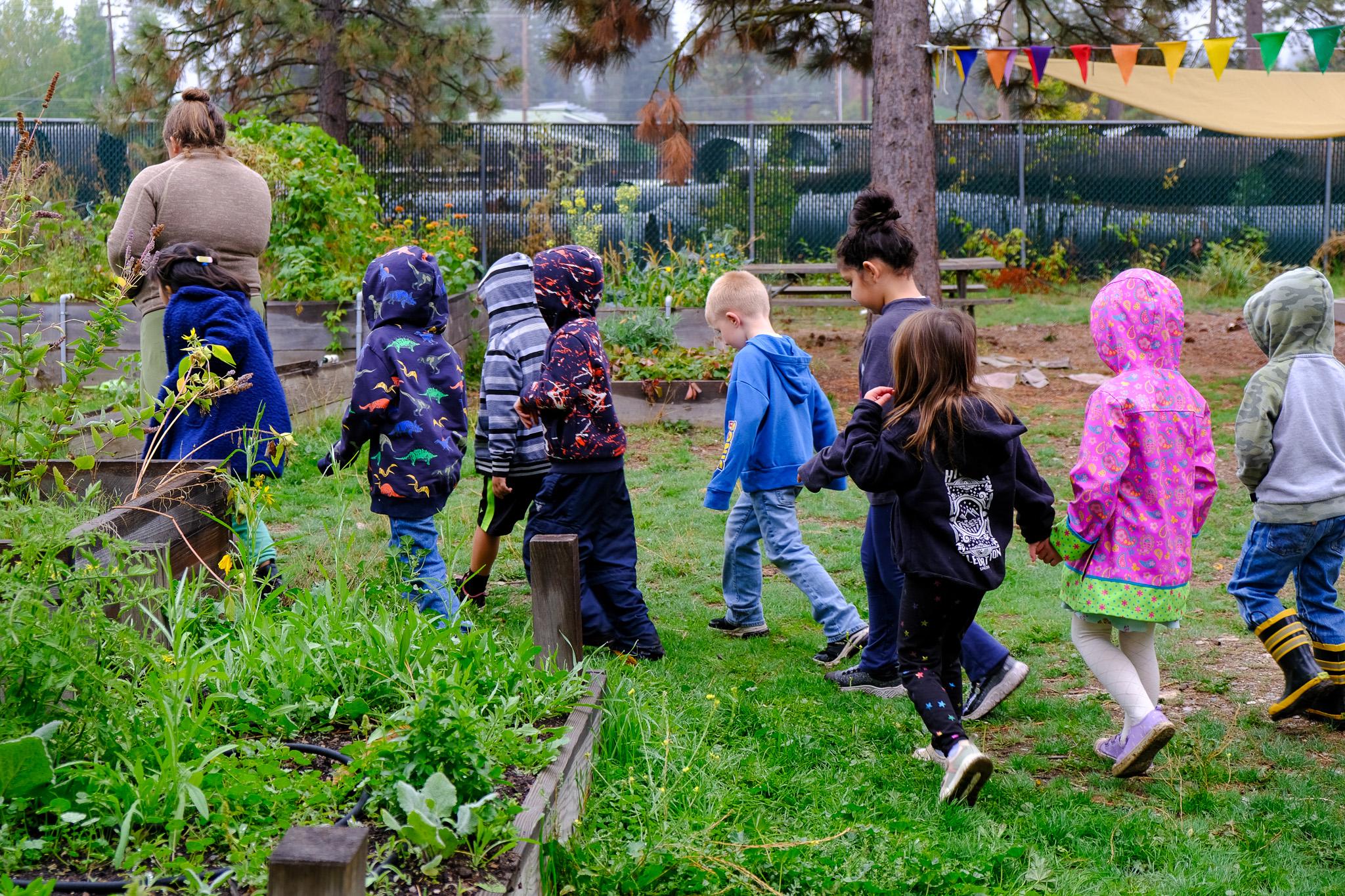 kinders walk to the garden